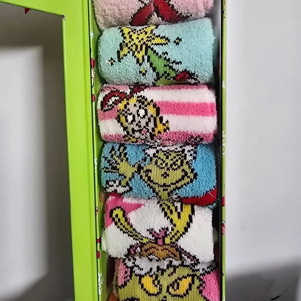 New Girls' Grinch 7 Days Of Cozy Kids Socks M/L 3-10